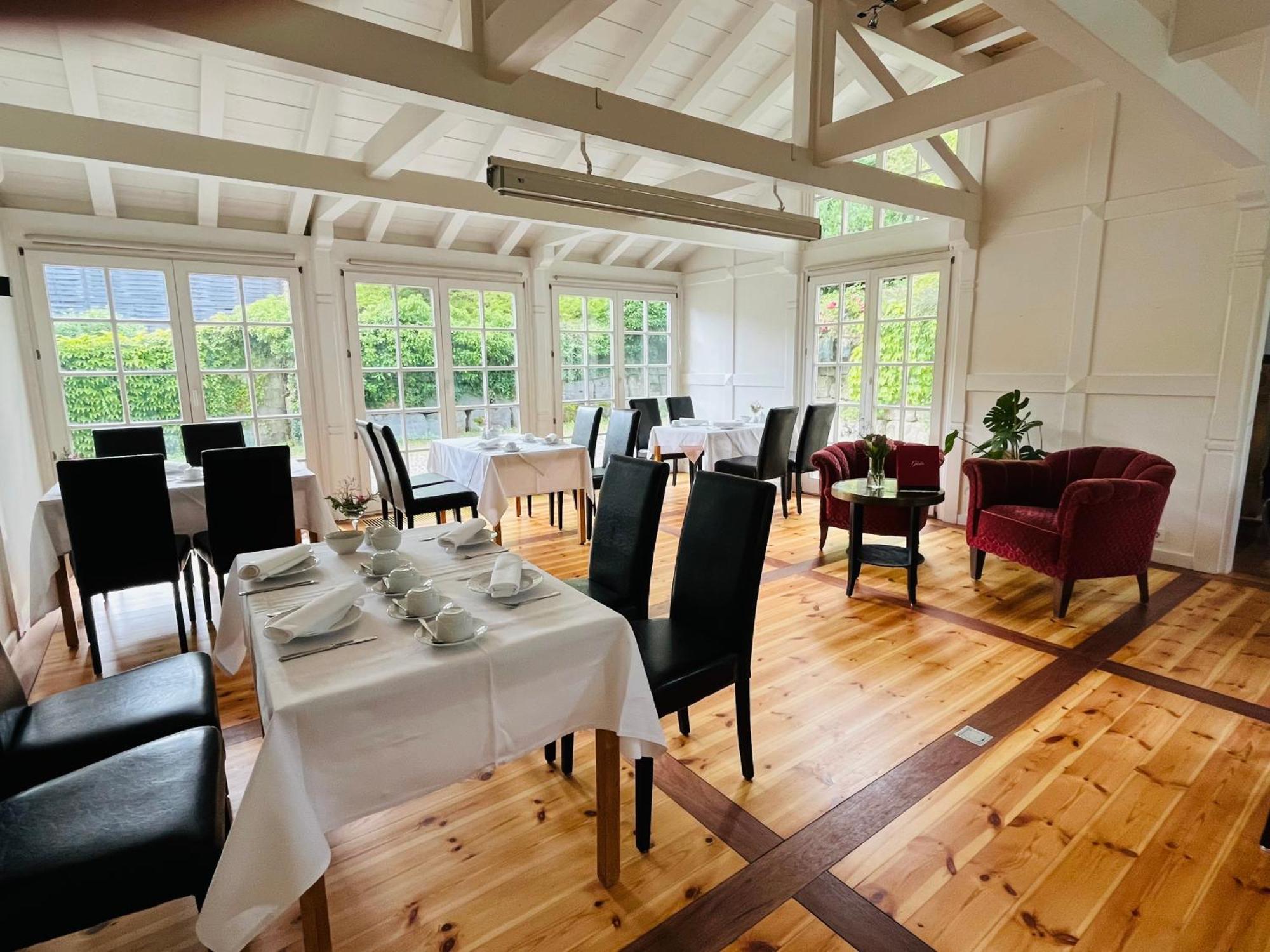Hotel Hahn Gondelsheim Екстериор снимка