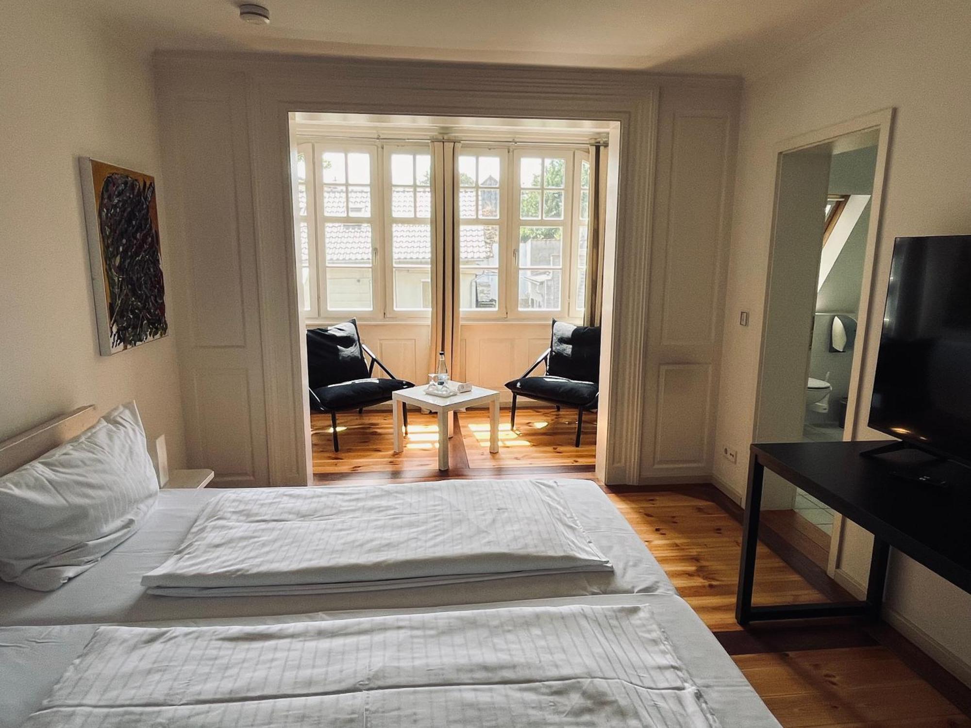 Hotel Hahn Gondelsheim Екстериор снимка